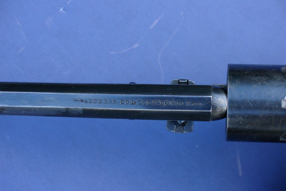 COLT 1851 Navy "LONDON" Colt-1851-london-navy-revolver-in-case (25)